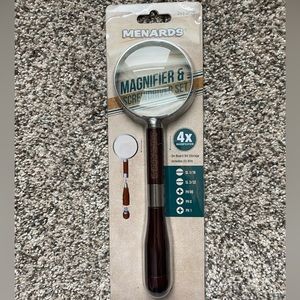 NWT Magnifying Glass with Screw Driver